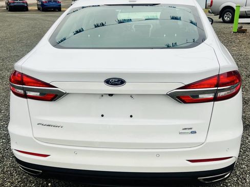 Used 2019 Ford Fusion SE image 3