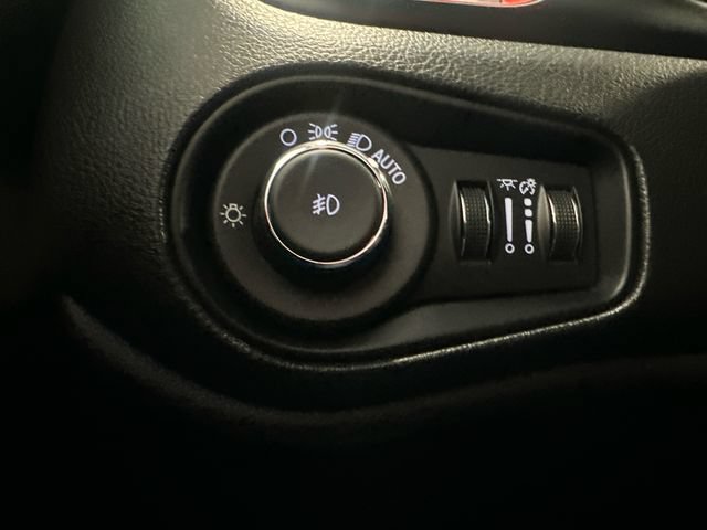 Used 2023 Jeep Renegade Trailhawk AWD/4WD image 22