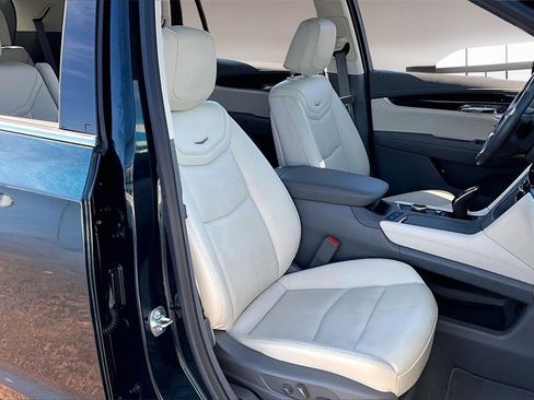Certified 2025 Cadillac XT6 Premium Luxury image 7