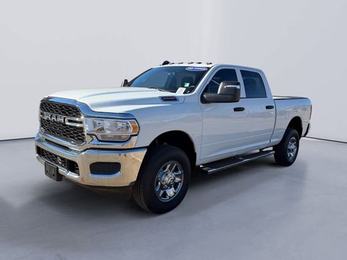 Used 2024 RAM 2500 Tradesman w/ Chrome Appearance Group image 7