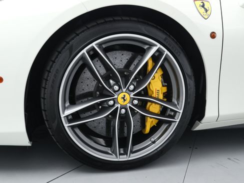 Used 2017 Ferrari 488 GTB RWD image 14