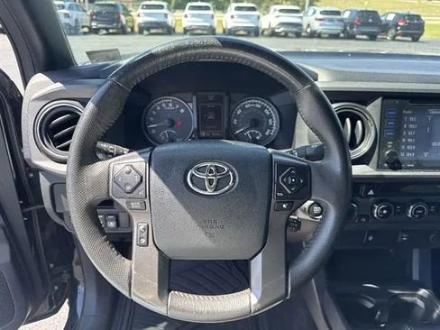 Used 2017 Toyota Tacoma TRD Off-Road w/ Tow Package (A/T) AWD/4WD image 8