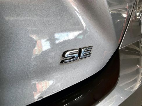 Used 2025 Toyota Camry SE w/ Convenience Package image 9