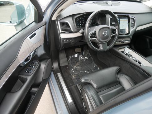 Used 2022 Volvo XC90 T8 Inscription image 10