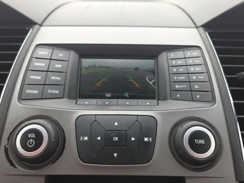 Used 2016 Ford Taurus SEL image 26