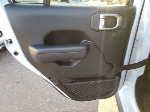 Used 2020 Jeep Gladiator Rubicon w/ Trailer Tow Package image 9