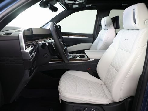 Used 2026 Cadillac Escalade Platinum Sport w/ LPO, Floor Liner Package image 19