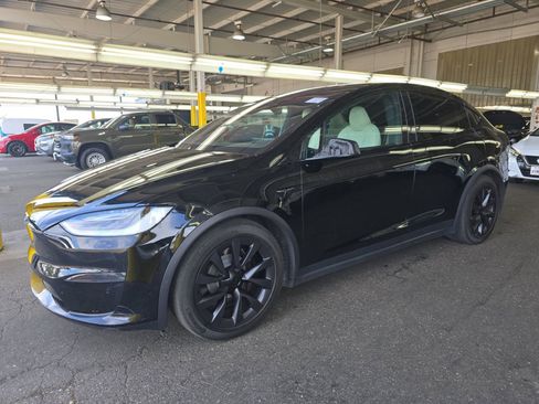 Used 2023 Tesla Model X Plaid image 1