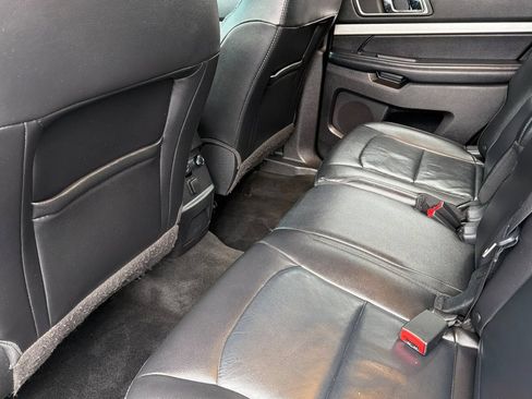 Used 2017 Ford Explorer XLT w/ Equipment Group 202A FWD image 12