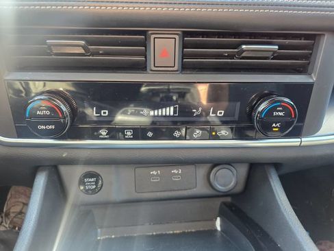 Used 2024 Nissan Rogue SV AWD/4WD image 23