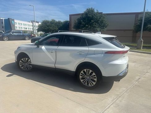 Used 2023 Toyota Venza XLE AWD/4WD image 5