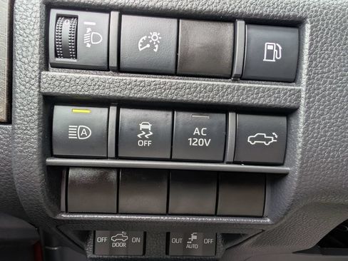 Used 2025 Toyota Tacoma Limited AWD/4WD image 22