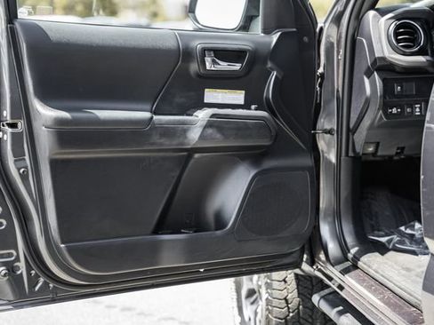 Used 2020 Toyota Tacoma TRD Off-Road AWD/4WD image 37