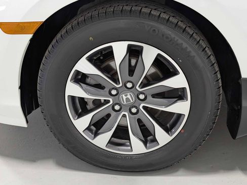 Used 2024 Honda Odyssey EX-L image 3