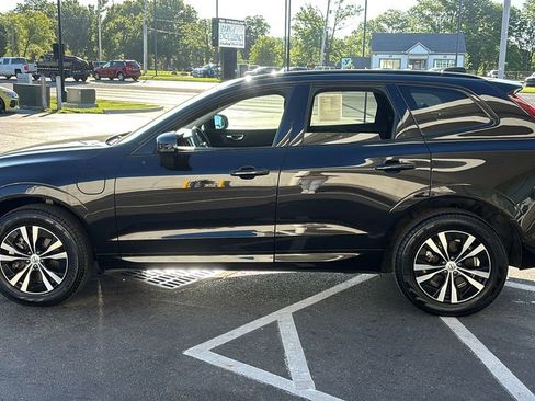 Used 2024 Volvo XC60 T8 Core AWD/4WD image 3