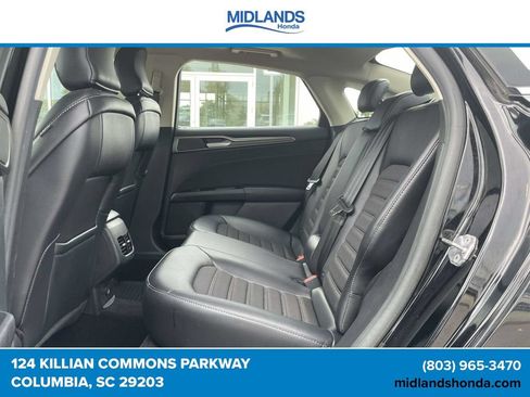 Used 2017 Ford Fusion SE w/ Equipment Group 201A FWD image 9