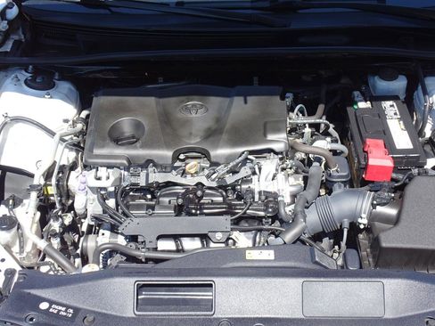 Used 2019 Toyota Camry LE FWD image 18