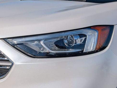 Used 2019 Ford Edge Titanium w/ Cold Weather Package image 16