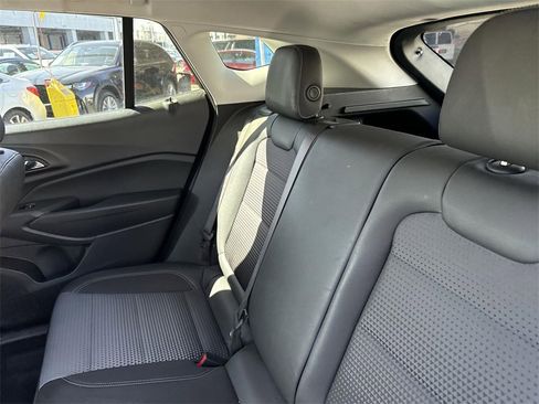 Used 2025 Chevrolet Trax LT w/ LT Convenience Package image 21