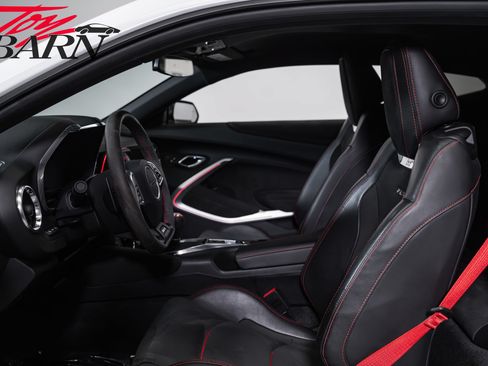 Used 2018 Chevrolet Camaro ZL1 RWD image 31
