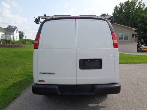 Used 2019 Chevrolet Express 3500 w/ Driver Convenience Package RWD image 4