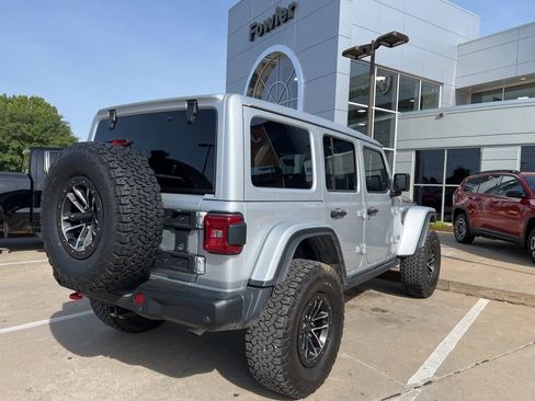 Used 2024 Jeep Wrangler Unlimited Rubicon AWD/4WD image 4