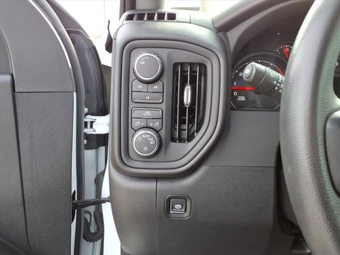 Used 2025 Chevrolet Silverado 2500 Custom image 17