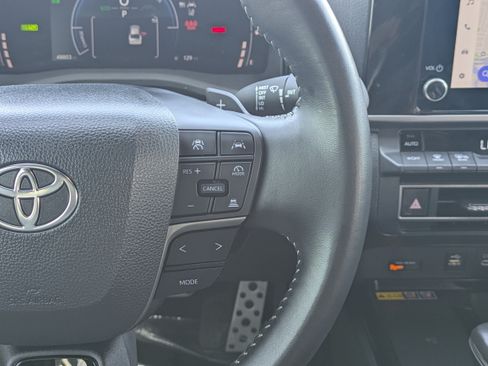 Used 2025 Toyota Camry SE w/ Convenience Package FWD image 21
