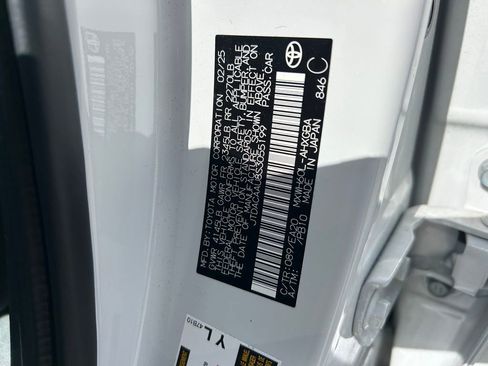 Used 2025 Toyota Prius XLE image 10