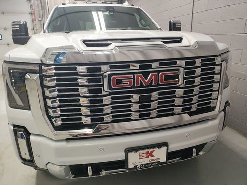 New 2026 GMC Sierra 2500 Denali w/ Denali Reserve Package AWD/4WD image 6