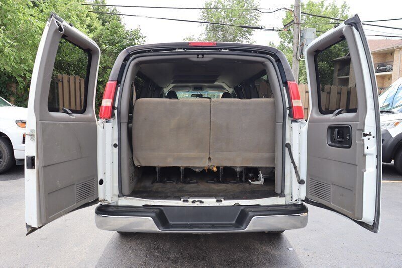 Used 2018 Chevrolet Express 3500 LT w/ LT Preferred Equipment Group RWD image 22