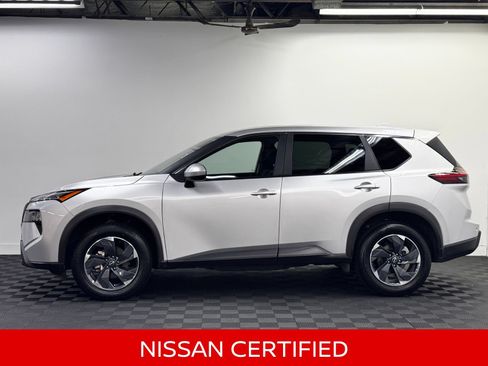 Certified 2025 Nissan Rogue SV AWD/4WD image 4