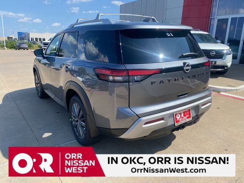 New 2025 Nissan Pathfinder SL w/ SL Premium Package image 3