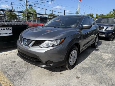 Used 2019 Nissan Rogue Sport S image 2