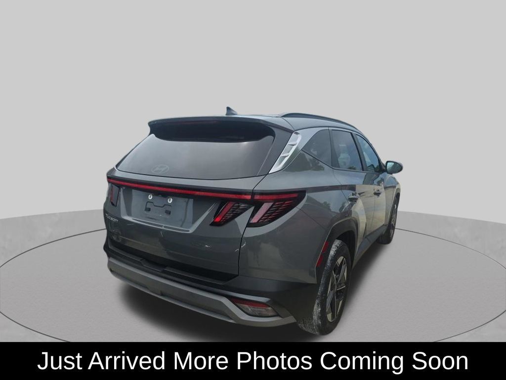 Used 2025 Hyundai Tucson SEL FWD image 2