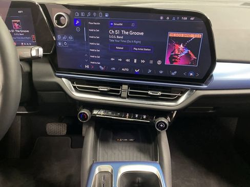 Used 2025 Chevrolet Equinox EV LT w/ Convenience Package image 23