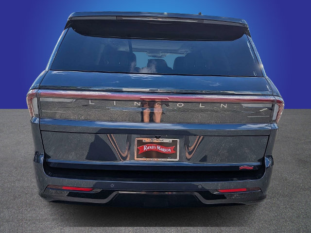 Used 2025 Lincoln Navigator Reserve AWD/4WD image 7