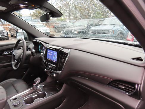 Used 2023 Chevrolet Traverse RS image 15