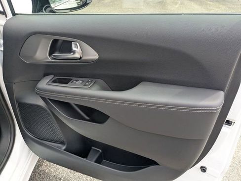 New 2026 Chrysler Voyager LX image 34