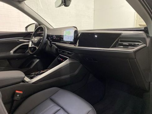 Used 2025 Audi Q5 Premium w/ Convenience Package image 79