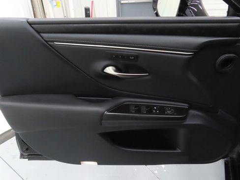 Used 2019 Lexus ES 350 F Sport w/ Accessory Package 2 FWD image 10