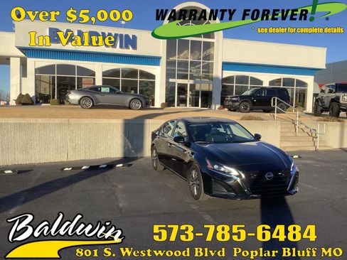 Used 2023 Nissan Altima 2.5 SV w/ SV Premium Package image 1