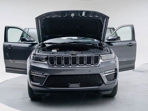 Used 2024 Jeep Grand Cherokee Limited image 16