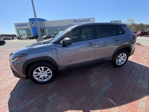 Used 2024 Toyota Corolla Cross L image 32