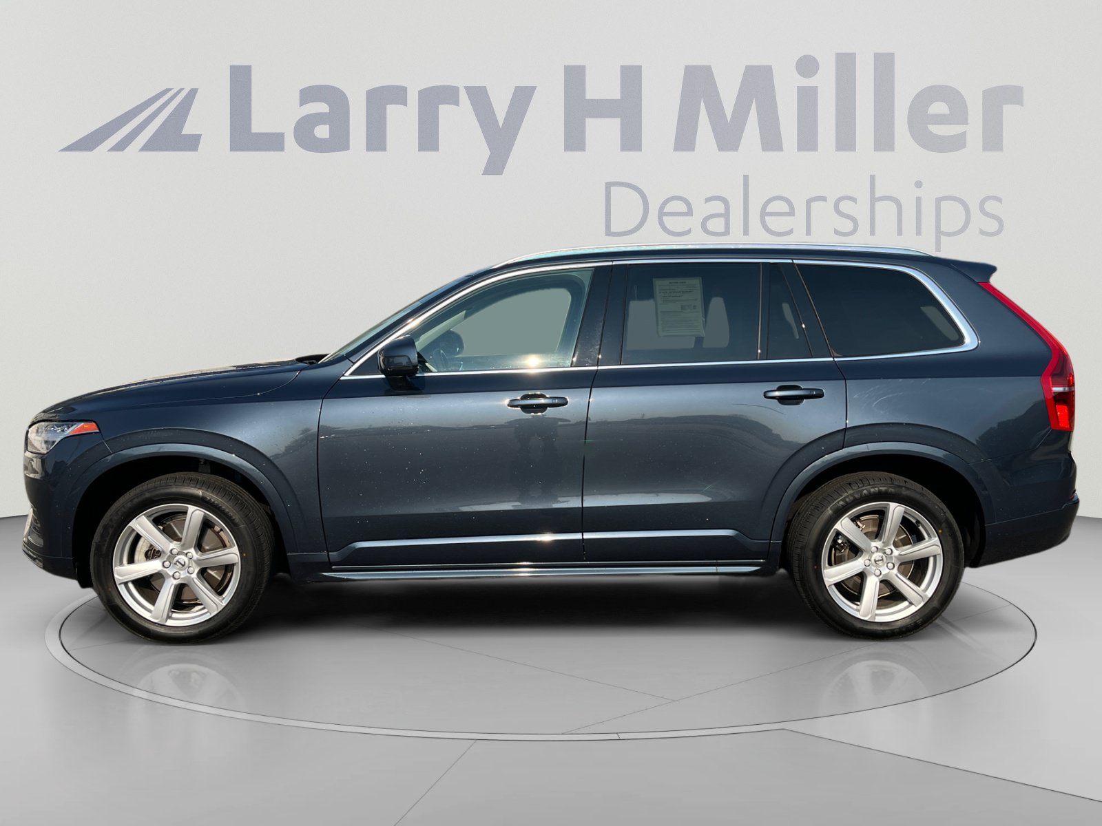 Used 2023 Volvo XC90 B5 Core AWD/4WD image 2