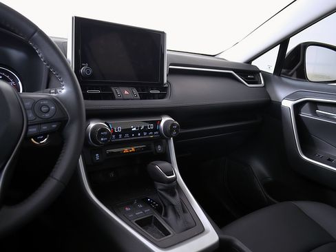 Used 2025 Toyota RAV4 XLE Premium FWD image 29