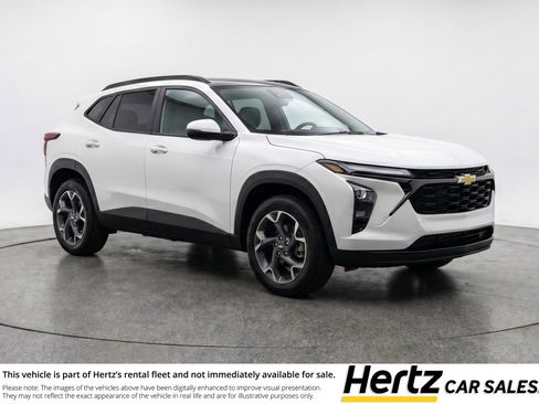 Used 2025 Chevrolet Trax LT FWD image 1