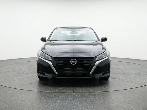 Used 2025 Nissan Altima 2.5 SV image 2
