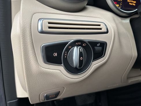 Used 2019 Mercedes-Benz C 300 Sedan image 20