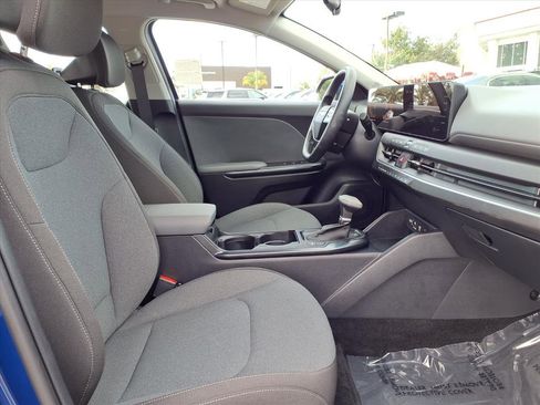 Used 2025 Kia K4 LXS image 10